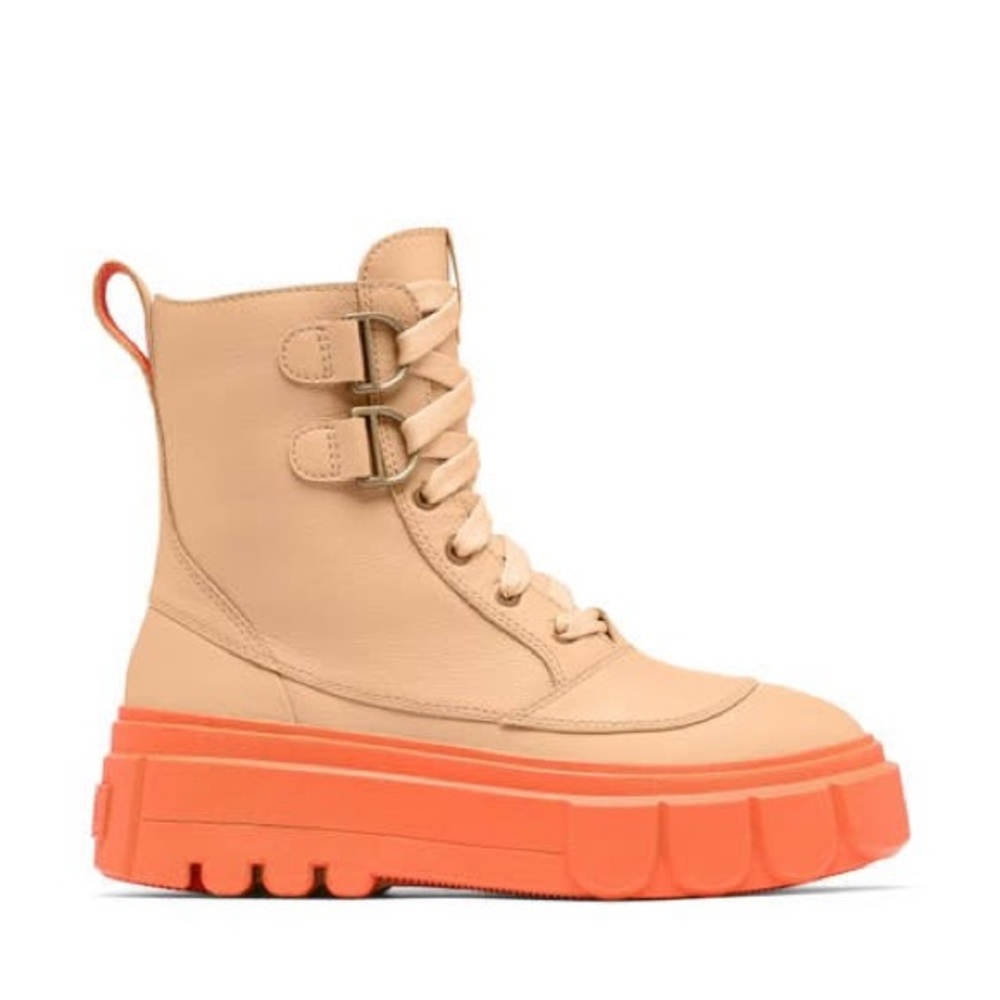 SOREL Caribou Lace Boot 👢🧡 size 6